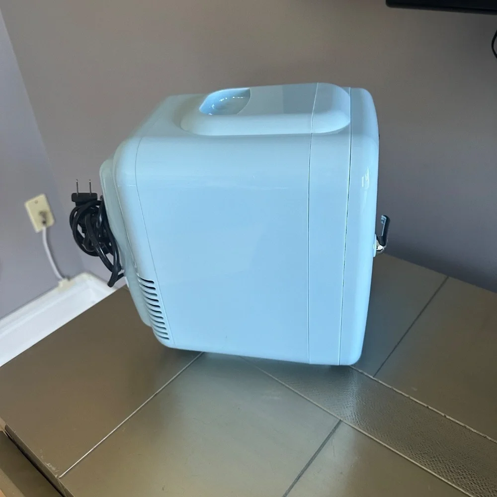 Mini fridge - Picture 4 of 8